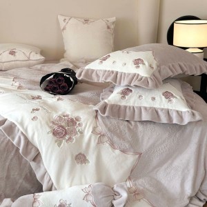 Carved floral embroidery milk velvet purple duvet cover bed sheets four-piece bedding set