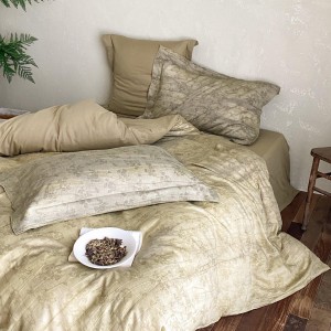 Hot selling sateen cotton 4-pieces home textile ODM coverlets green printing bedsheets simple style bed linen bedding set wholesaler