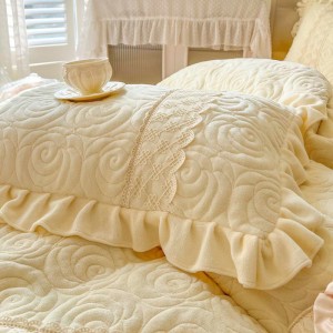 High Quality 4pcs Milk Fleece Yellow Bedsheet Quilted Duvet Quilt Cover Set Customized Ruffles Bedding Set Supplier
