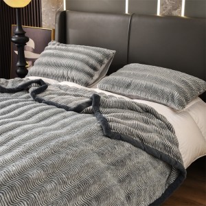 High gram weight velvet fluffy pillowcases 2/2.3m adult coverlets grey solid color pillow shams high-quality 4-piece bedding set manufacture