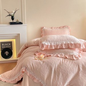 High quality pink milk velvet carved flannel four-piece lace edge duvet cover bedding set for home