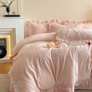 High quality pink milk velvet carved flannel four-piece lace edge duvet cover bedding set for home