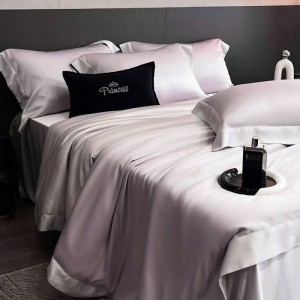 Wholesale purple mulberry silk summer cool bedroom bedding hot selling solid color home hotel textile quilts for children