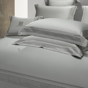 Light luxury senior satin cotton bed linen exquisite king size house solid color comforter cover bedroom bedding set wholesaler