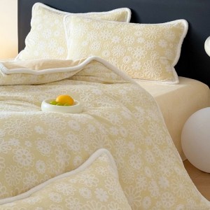 High-weight milk velvet three-dimensional carved flannel winter warm four-piece set anti-static bedding set