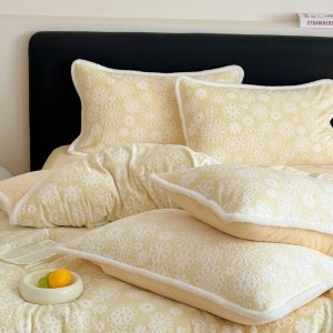 High-weight milk velvet three-dimensional carved flannel winter warm four-piece set anti-static bedding set