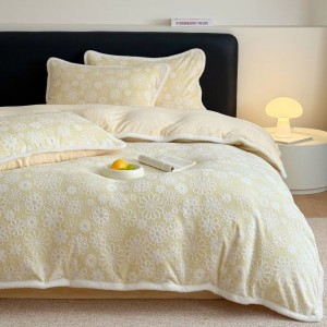 High-weight milk velvet three-dimensional carved flannel winter warm four-piece set anti-static bedding set