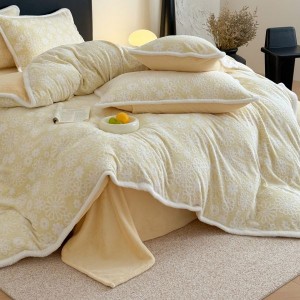 High-weight milk velvet three-dimensional carved flannel winter warm four-piece set anti-static bedding set