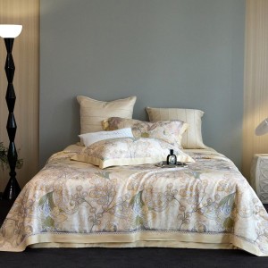 ODM/OEM microfiber 4-pieces bedroom bedding printing home hotel textile premium summer quilt soft double quilts manufacture