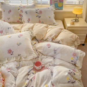 Hot selling winter white milk fleece bed linen 1.8m coverlets with 2 soft pillow shams fluffy duvet cover queen size bedding set supplier