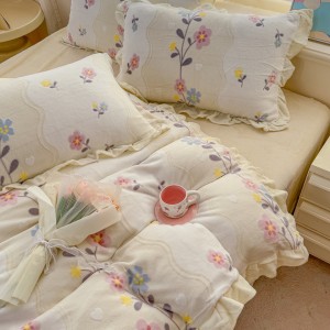 Hot selling winter white milk fleece bed linen 1.8m coverlets with 2 soft pillow shams fluffy duvet cover queen size bedding set supplier