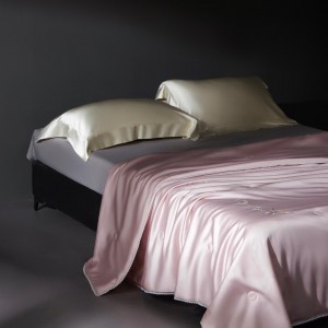 100% Polyester Fiber Pink Solid Color Bed Sheets Bedding Set king Size pink Girl Flower Quilt Sets Supplier