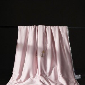 100% Polyester Fiber Pink Solid Color Bed Sheets Bedding Set king Size pink Girl Flower Quilt Sets Supplier