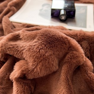High Gram Weight 4Pcs 5.5kg Home Textiles Brown Rabbit Velvet Coverlet Solid Color Bedding Set Supplier