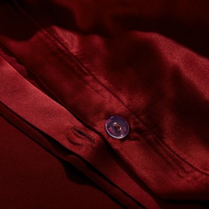 Customized 100% Mulberry Silk Home Hotel Textiles Red Solid Color Top Luxury Red Comforter Cover 18/20/22mm Bedding Set