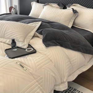 Solid color 4-pieces quilt cover 2m/2.2m flat sheet white home textile 1.8 milk velvet bedsheet bedding set supplier