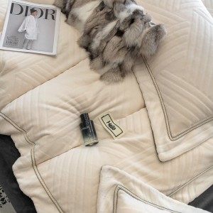 Solid color 4-pieces quilt cover 2m/2.2m flat sheet white home textile 1.8 milk velvet bedsheet bedding set supplier