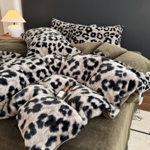 High Quality Rabbit Fleece Pillow Cases Brown Printing Comforter Cover Home Textile Bedding Set Supplier