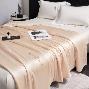 Summer cooling bed cover quilt solid pink summer quilt ODM/OEM bed sheets pillowcases polyester bedding set