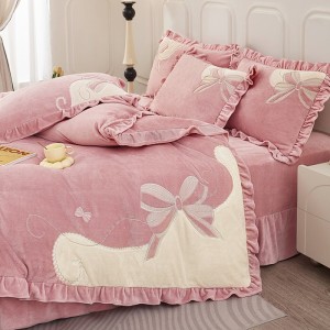High gram weight velvet fluffy pillowcases 2/2.3m adult coverlets ruffles pillow shams embroidery 4-piece bedding set manufacture