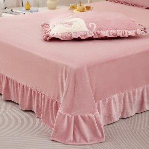 High gram weight velvet fluffy pillowcases 2/2.3m adult coverlets ruffles pillow shams embroidery 4-piece bedding set manufacture