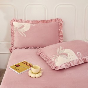 High gram weight velvet fluffy pillowcases 2/2.3m adult coverlets ruffles pillow shams embroidery 4-piece bedding set manufacture