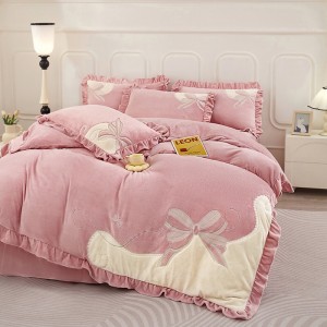 High gram weight velvet fluffy pillowcases 2/2.3m adult coverlets ruffles pillow shams embroidery 4-piece bedding set manufacture