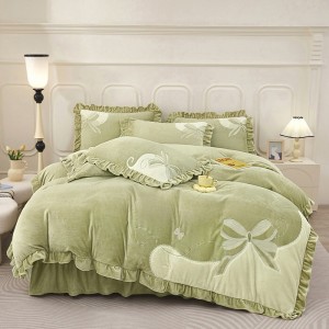 High gram weight velvet fluffy pillowcases 2/2.3m adult coverlets ruffles pillow shams embroidery 4-piece bedding set manufacture