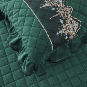 High-quality green embroidery lace fleece quilt cover warm pillowcase bed sheet bedskirt set wholesaler