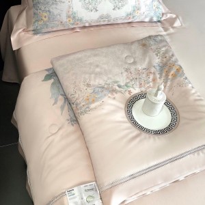 High-End pink printing comforter set lyocell bedsheets queen king size coverlets with 2 soft pillowslips bedding set supplier