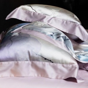 Hot selling sateen lyocell cotton 4-pieces textile ODM coverlets printing bedsheets simple style bed linen pink bedding set wholesaler