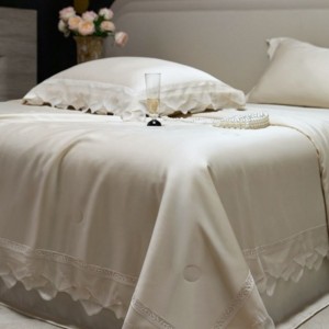 2025 new lyocell summer quilt gold home textile soy fiber filling cooling air-condition quilt 4pcs lace embroidery bedspread bedding set