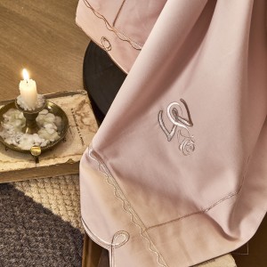 ODM/OEM Cotton Bed Linen Exquisite king Size House Solid Color Comforter Cover Pink Embroidery Bedroom Bedding Set Wholesaler