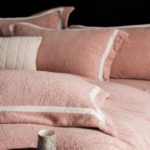 High gram weight milk velvet fluffy pillowcases 2/2.3m adult coverlets solid color pillow shams pink 4-piece bedding set manufacture