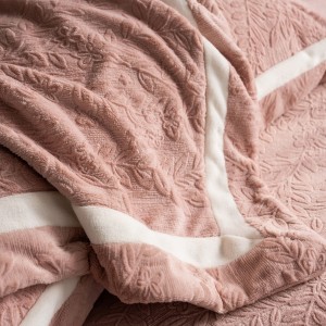 High gram weight milk velvet fluffy pillowcases 2/2.3m adult coverlets solid color pillow shams pink 4-piece bedding set manufacture