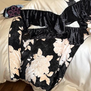 Premium quality 50S long staple cotton black ruffles duvet cover lace bedding set supplier