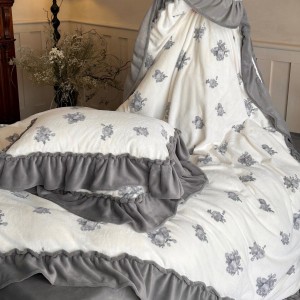 Princess style milk velvet lace pillowcase high-quality 2/2.3m bedsheets winter duvet cover king size bedding set manufacturer