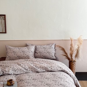 Light luxury senior satin cotton bed linen exquisite king size house printing comforter cover pink bedroom bedding set wholesaler