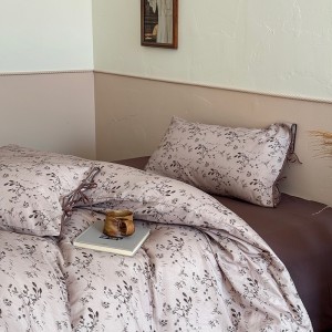 Light luxury senior satin cotton bed linen exquisite king size house printing comforter cover pink bedroom bedding set wholesaler