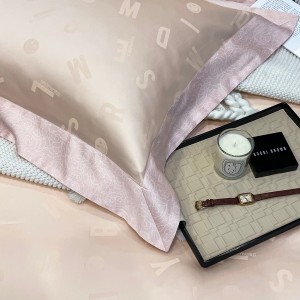 Hot selling pink lyocell 4-pieces textile ODM/OEM coverlets jacquard bedsheets simple style bed linen bedding set wholesaler