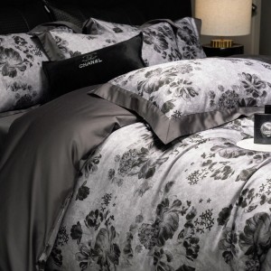 High Quality Red1800TC Digital Printing 100S Yarn Dyed Home Textiles Duvet Cover Bedding Set Wholesaler