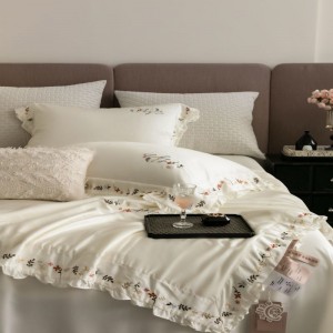 Silk And Lyocell Floral Embroidery Lace Edge Summer Quilt Soft Bed Sheets White 4PCS Bedding Set