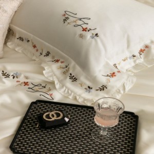 Silk And Lyocell Floral Embroidery Lace Edge Summer Quilt Soft Bed Sheets White 4PCS Bedding Set