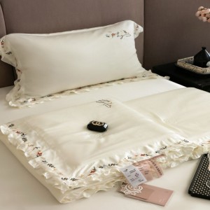 Silk And Lyocell Floral Embroidery Lace Edge Summer Quilt Soft Bed Sheets White 4PCS Bedding Set