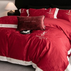 Premium cotton home textile queen size comforter red duvet cover warm embroidery bed linen bedding set manufacture