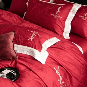 Premium cotton home textile queen size comforter red duvet cover warm embroidery bed linen bedding set manufacture