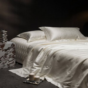 Stain 60S Lyocell Jacquard Summer Quilt Bed Sheets Pillowcases Four Piece White Silky Bedding Set