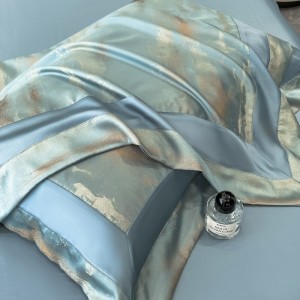 Skin-friendly blue 4pcs printing hotel textile premium comforter sets double fitted sheets ODM cotton coverlets bedding set wholesaler