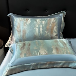 Skin-friendly blue 4pcs printing hotel textile premium comforter sets double fitted sheets ODM cotton coverlets bedding set wholesaler