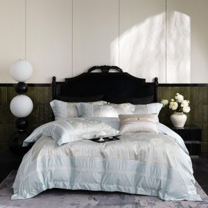 Exquisite and elegant high-precision yarn-dyed jacquard four-piece set